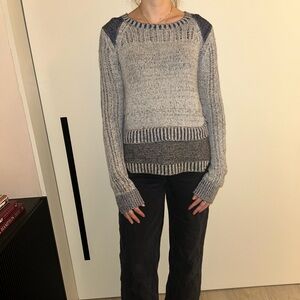 Women's Blue and Gray Sweater - Crew Neck